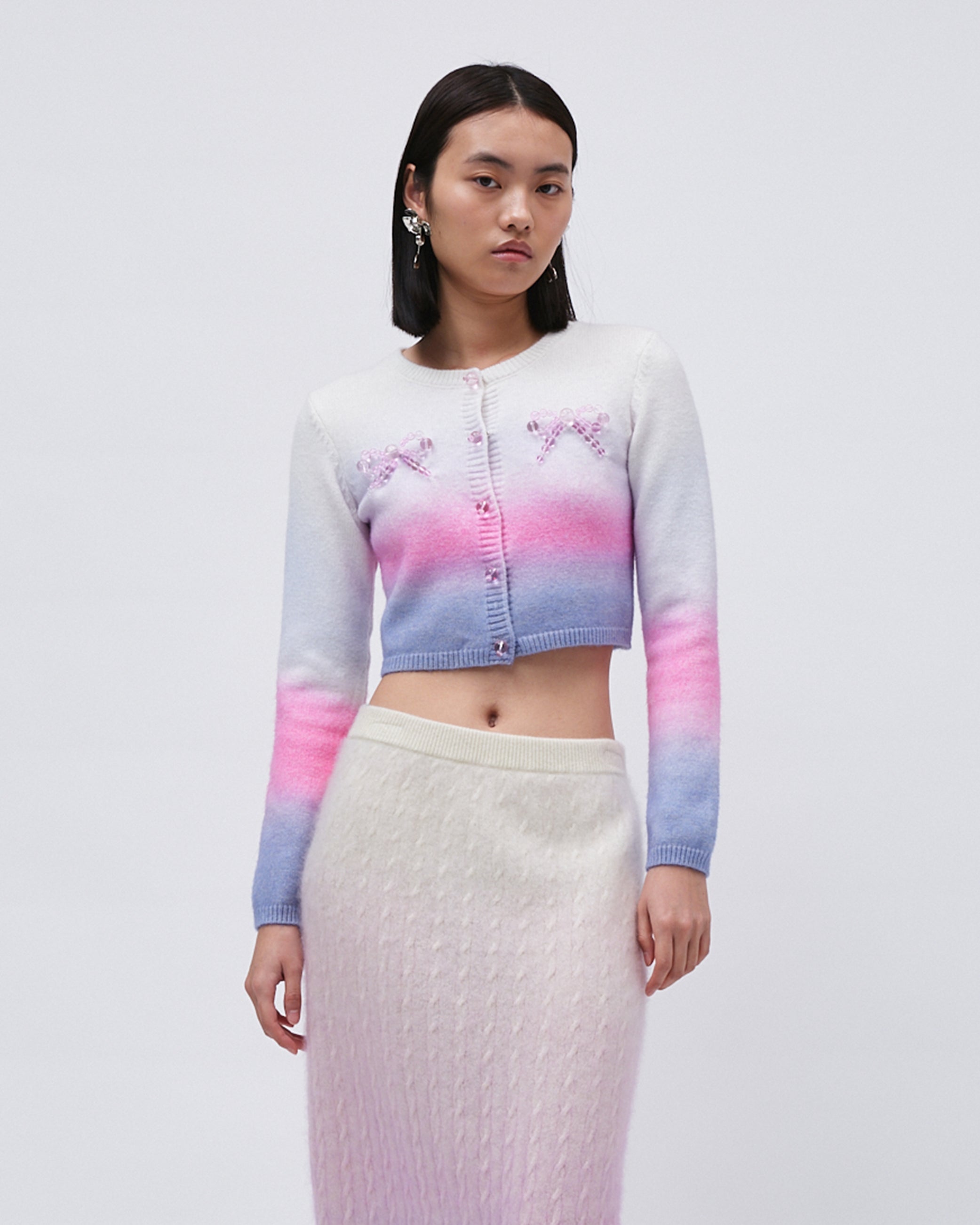 WOMENS KNITTED TOP JUMPER SWEATER GRADIENT COLOUR LONG SLEEVE CROP TOP WITH FRONT BUTTONS AND BEADED BOWS PINK WHITE AND BLUE