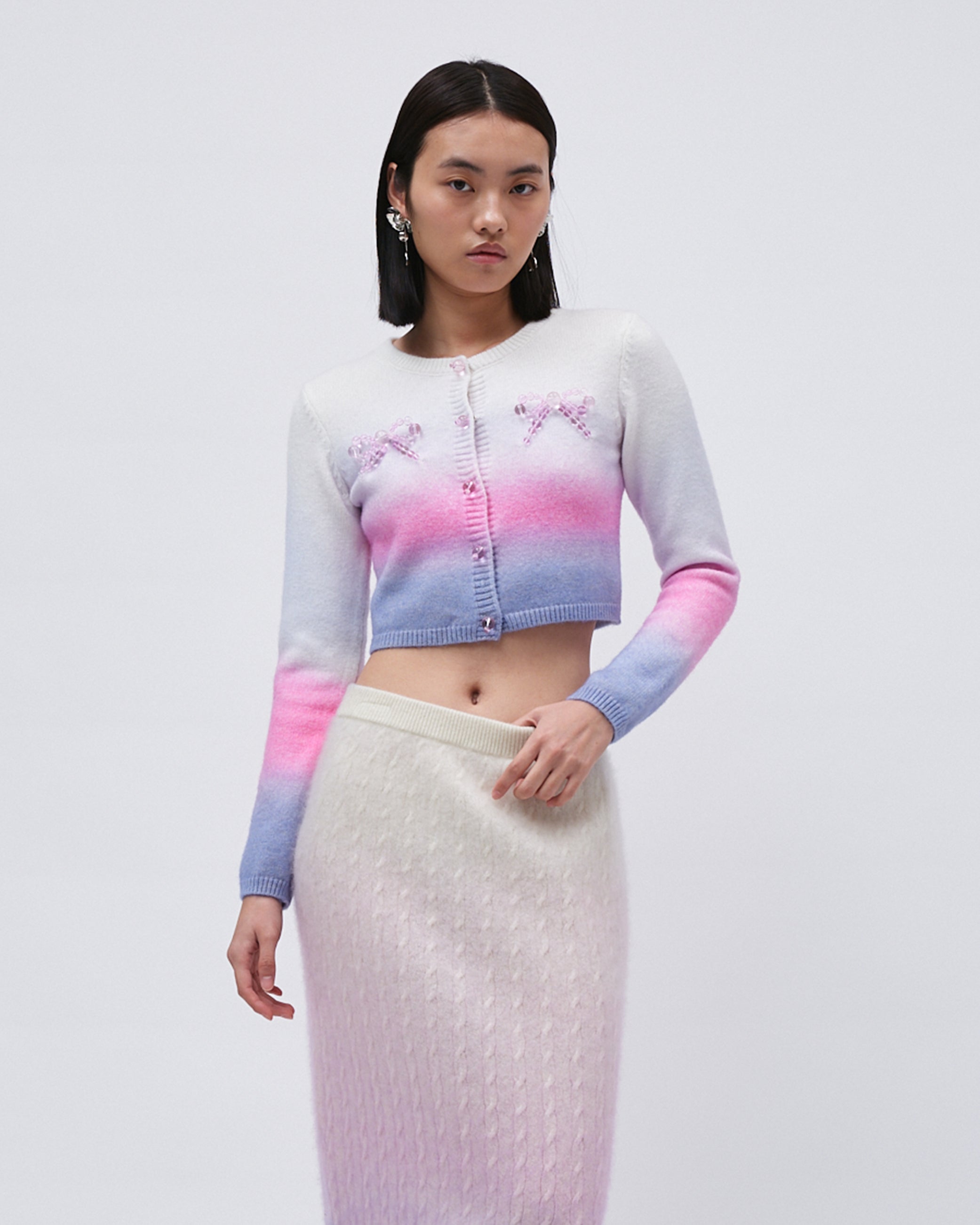 WOMENS KNITTED TOP JUMPER SWEATER GRADIENT COLOUR LONG SLEEVE CROP TOP WITH FRONT BUTTONS AND BEADED BOWS PINK WHITE AND BLUE