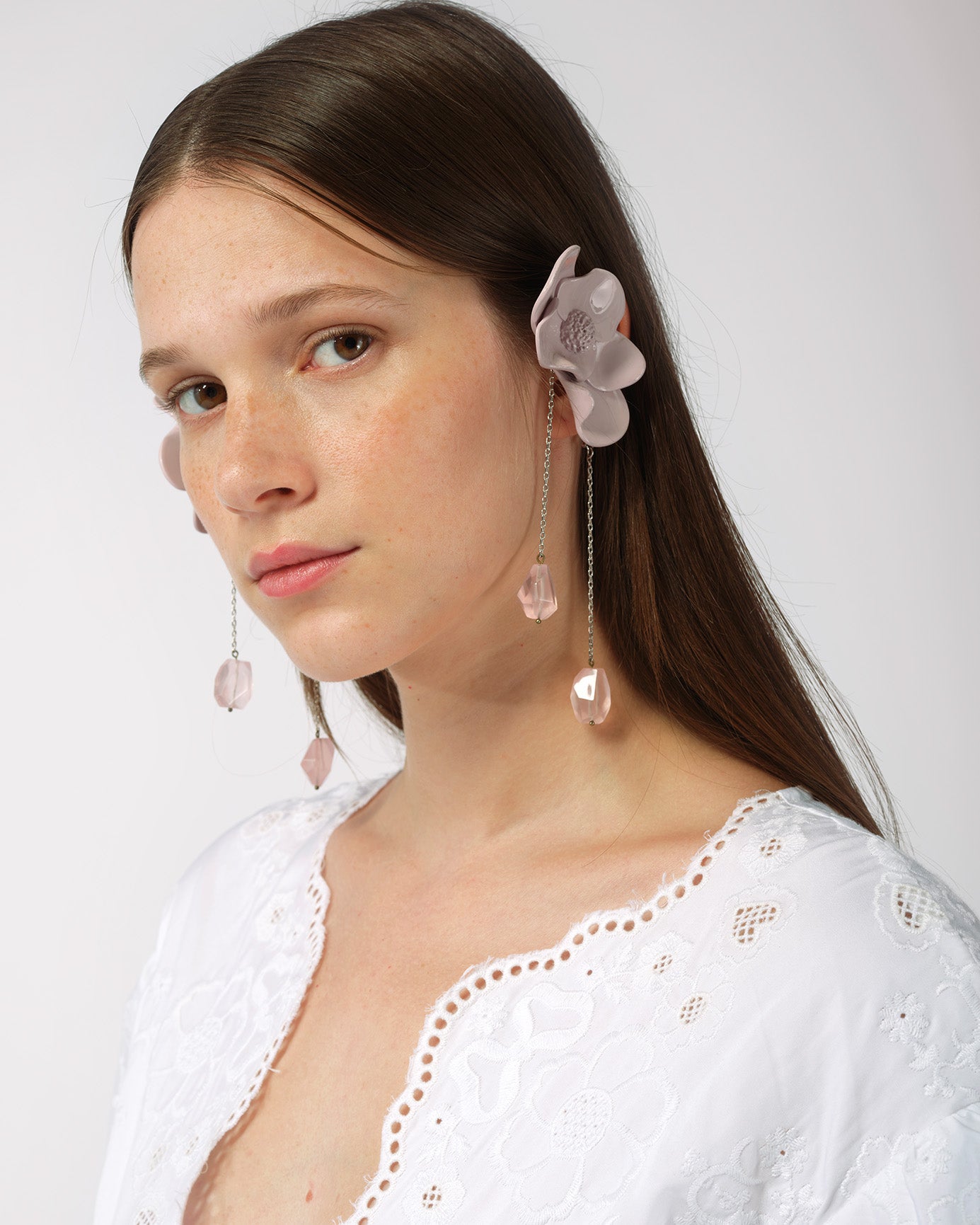 PINK JEWELRY WHITE 3D FLOWER DANGLING EAR CUFF EARRINGS WITH SILVER CHAIN AND CRYSTAL