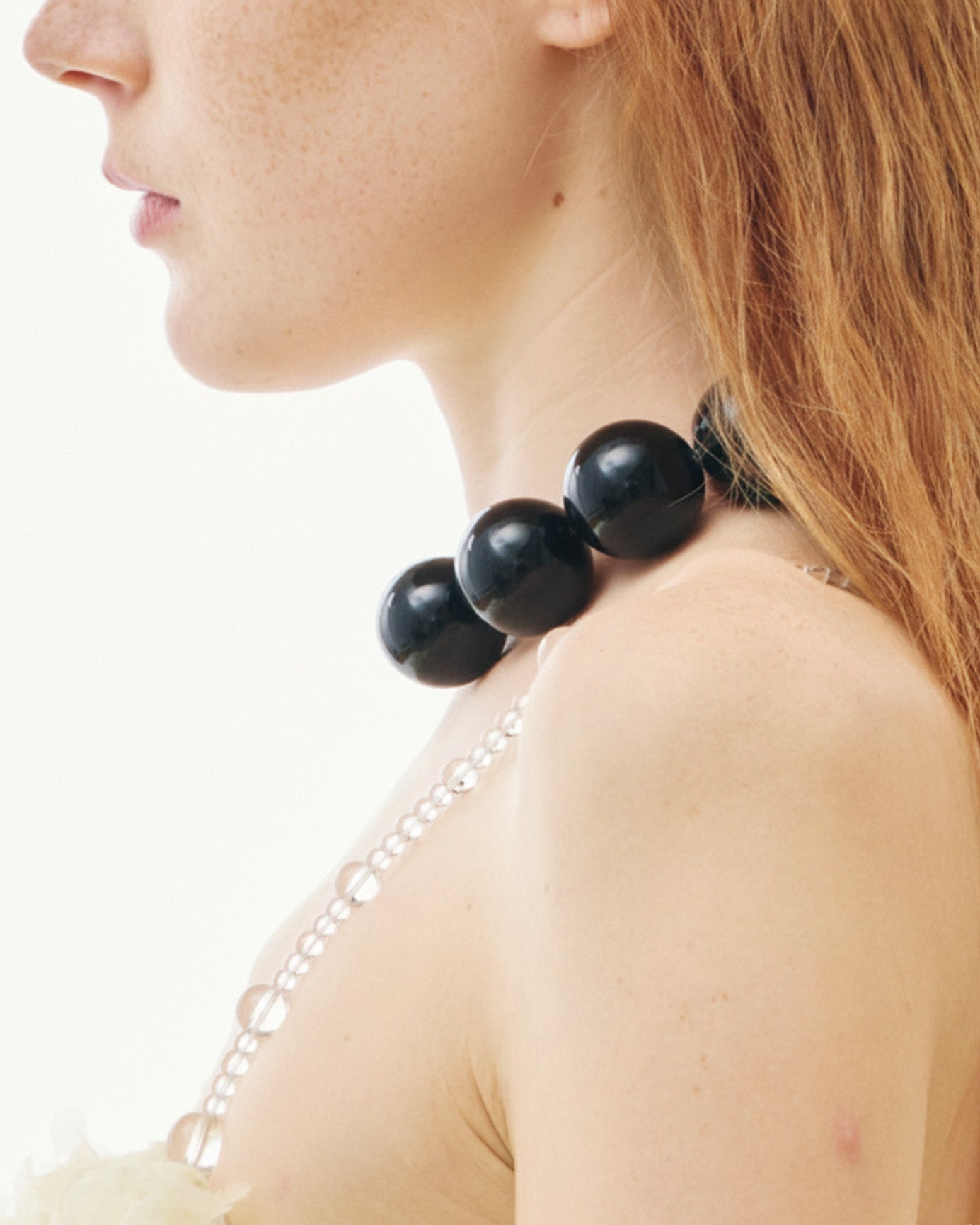BUBBLENECKLACE_Black_Left2