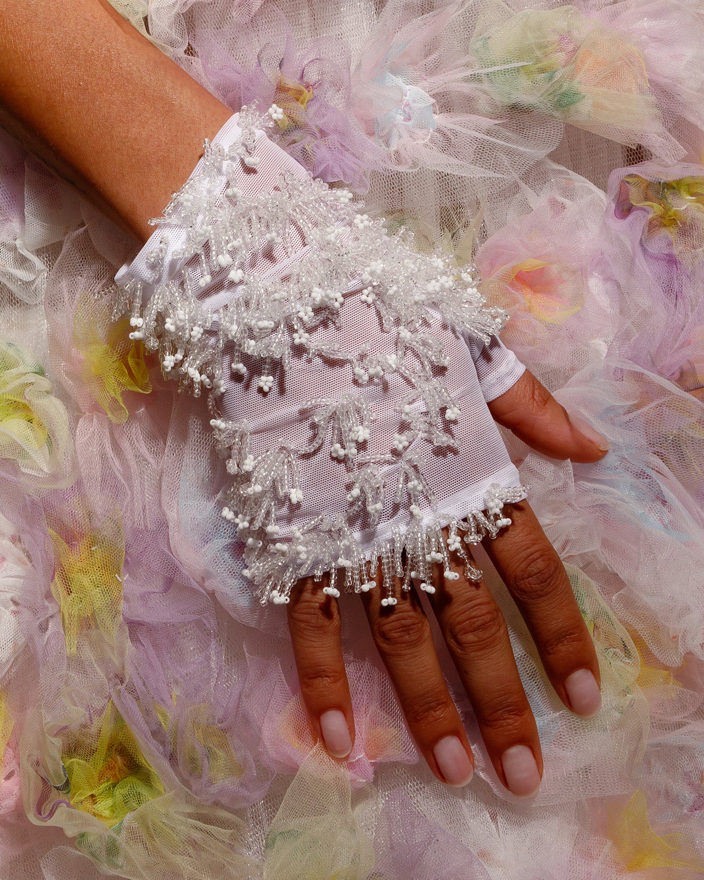 WOMENS BEADED EMBROIDERED GLOVES WHITE WEDDING BRIDAL SPECIAL OCCASIONS