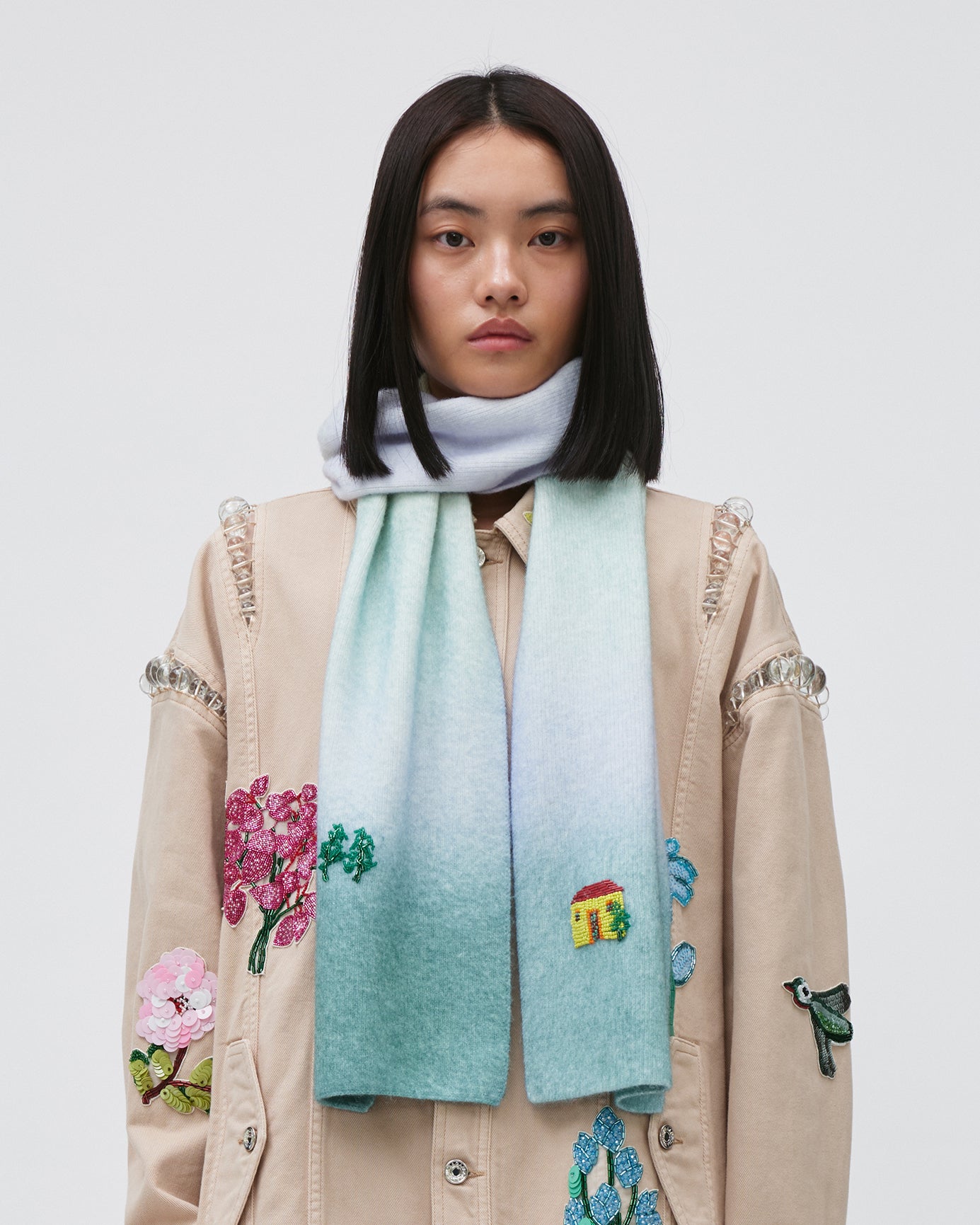 EMBROIDERED GRADIENT KNIT SCARF GREEN AND WHITE