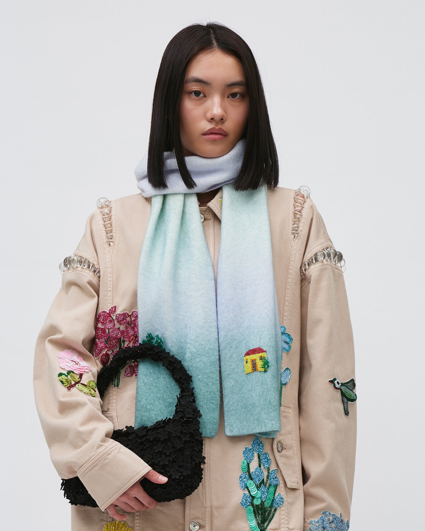 EMBROIDERED GRADIENT KNIT SCARF GREEN AND WHITE