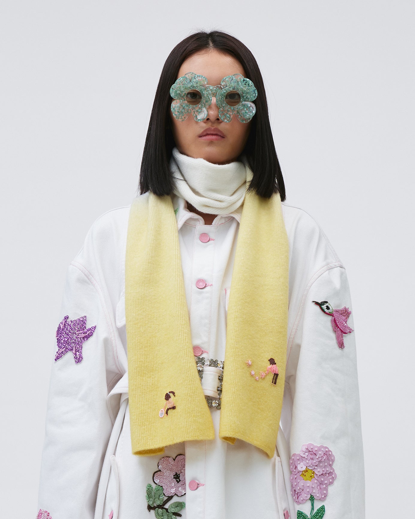 EMBROIDERED GRADIENT KNIT SCARF YELLOW AND WHITE 