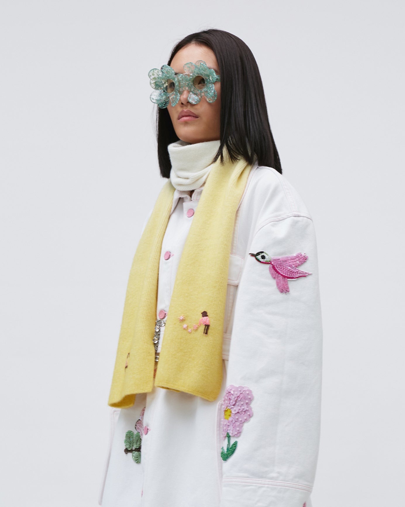 EMBROIDERED GRADIENT KNIT SCARF YELLOW AND WHITE
