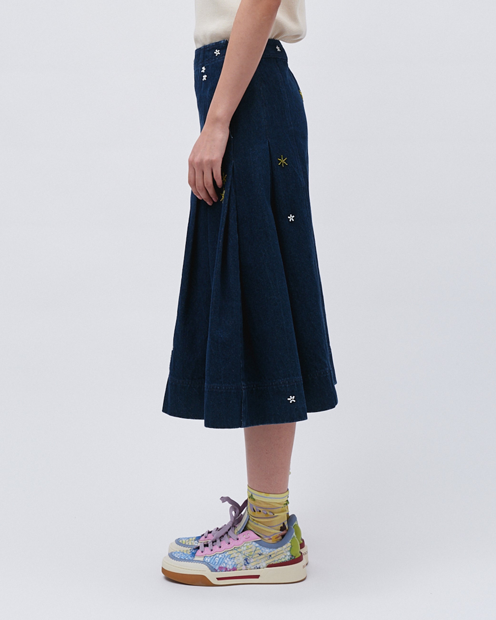 WOMEN'S DENIM NAVY COLOUR MIDI LENGTH SKIRT WITH STAR EMBROIDERIES AND SIDE PLEATS