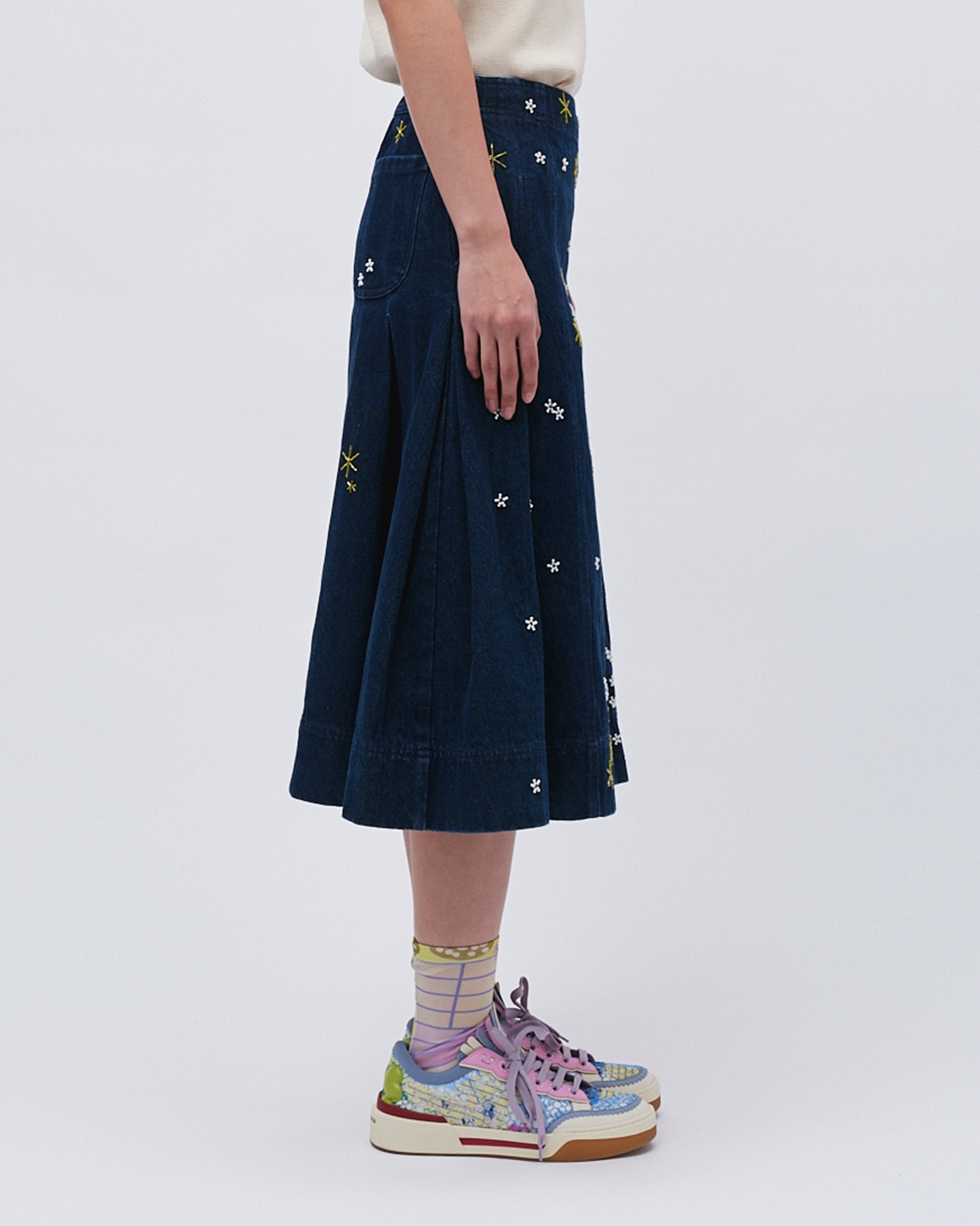 WOMEN'S DENIM NAVY COLOUR MIDI LENGTH SKIRT WITH STAR EMBROIDERIES AND SIDE PLEATS