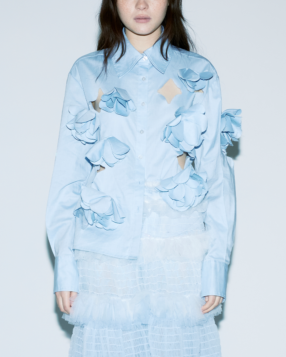 BLUE HAND-SEWN FLOWER PATCHED BUTTON FRONT CUT-ON DETAILS FLORAL CUTOUT SHIRT