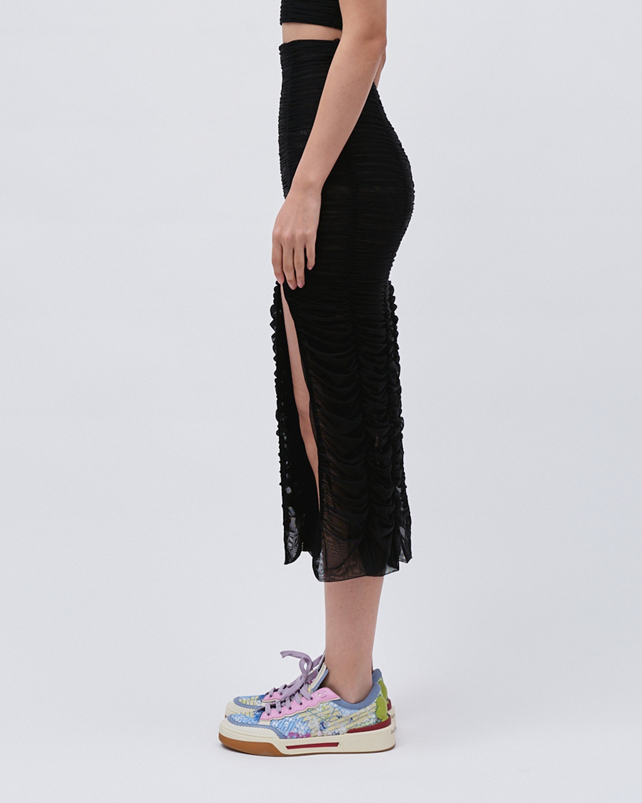 WOMEN'S SLIT SKIRT MID LENGTH FITTED SKIRT WITH GATHERING DETAILS AND ZIP CLOSURE BLACK