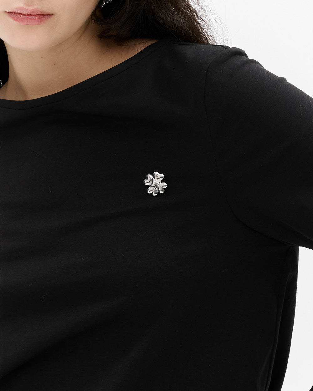 SUSANFANGMONOGRAMBOWTOPBLACKpindetail