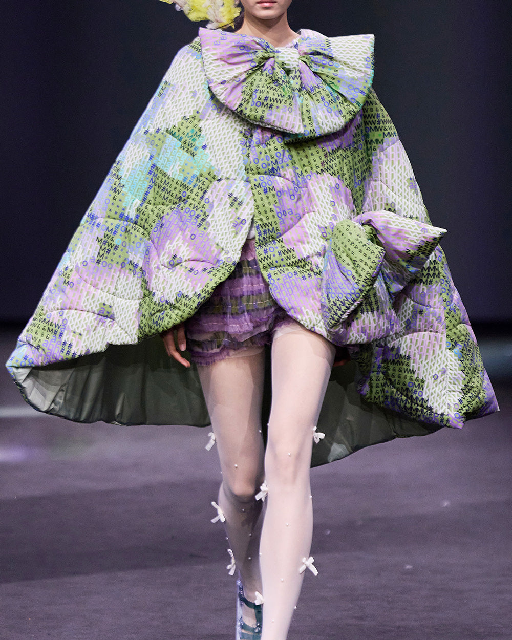 SUSANFANGPRINTEDQUILTEDBOWPUFFERCAPEfront