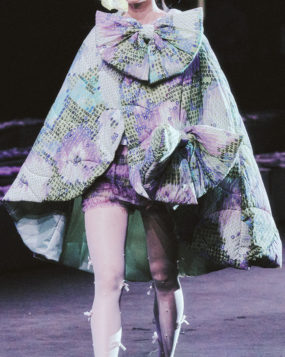 SUSANFANGPRINTEDQUILTEDBOWPUFFERCAPEfrontdetails